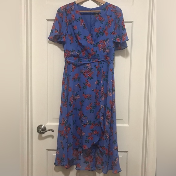 Vince Camuto Dresses & Skirts - Like New! Vince Camuto—8P, Violet/Red/Multi Dress, Floral Print, Faux Wrap, H/L
